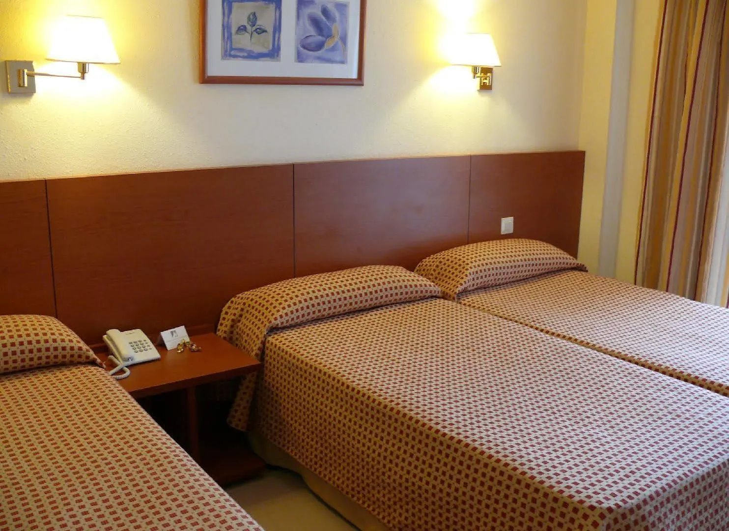 רוזס Hotel Mediterraneo